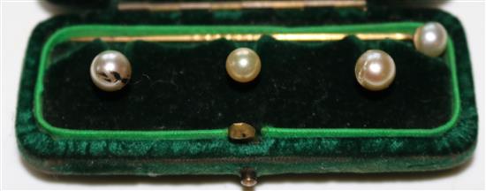 Cased 9ct gold cultured pearl stud set and stick pin